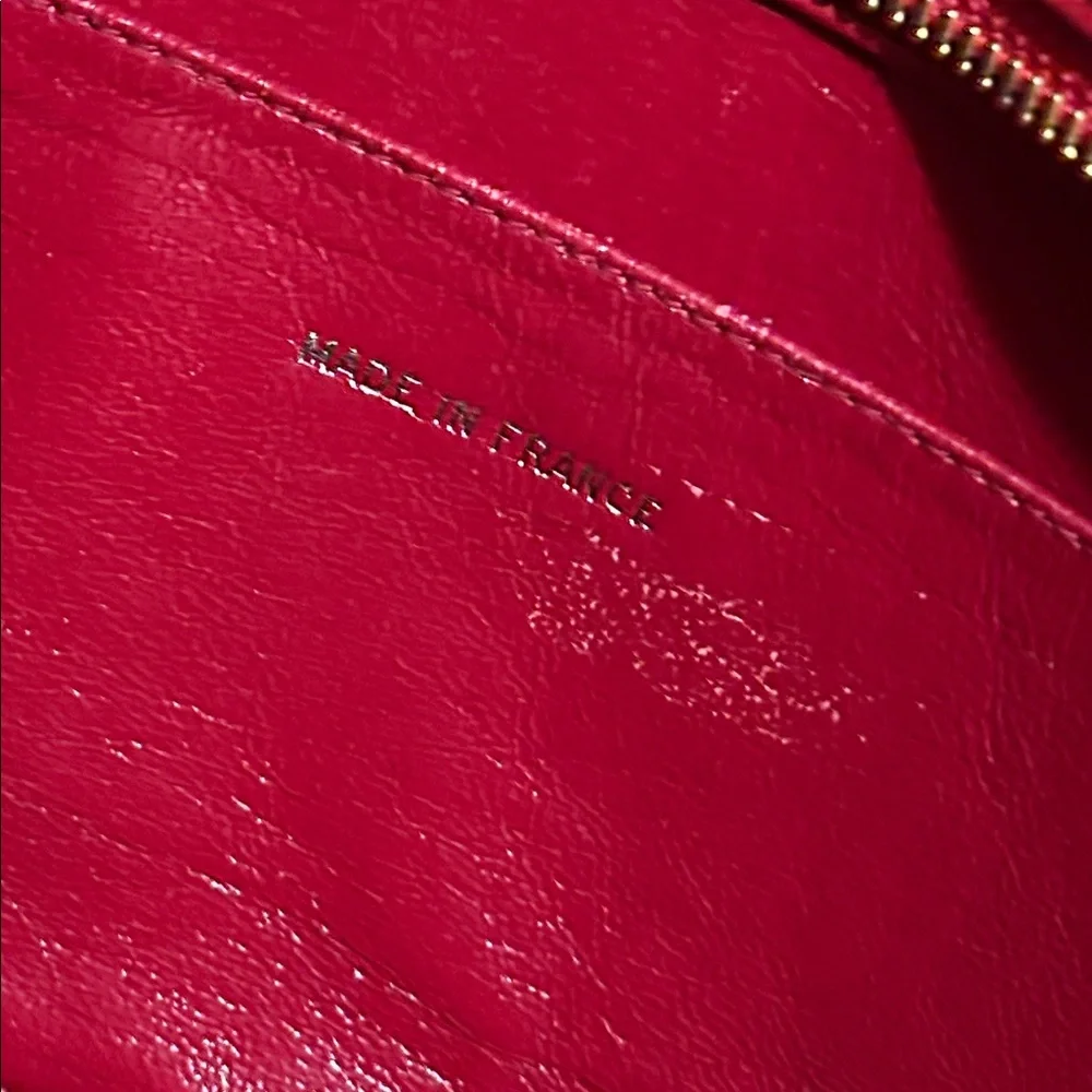CHANEL Red Quilted Leather Shoulder Bag with Gold Chain
